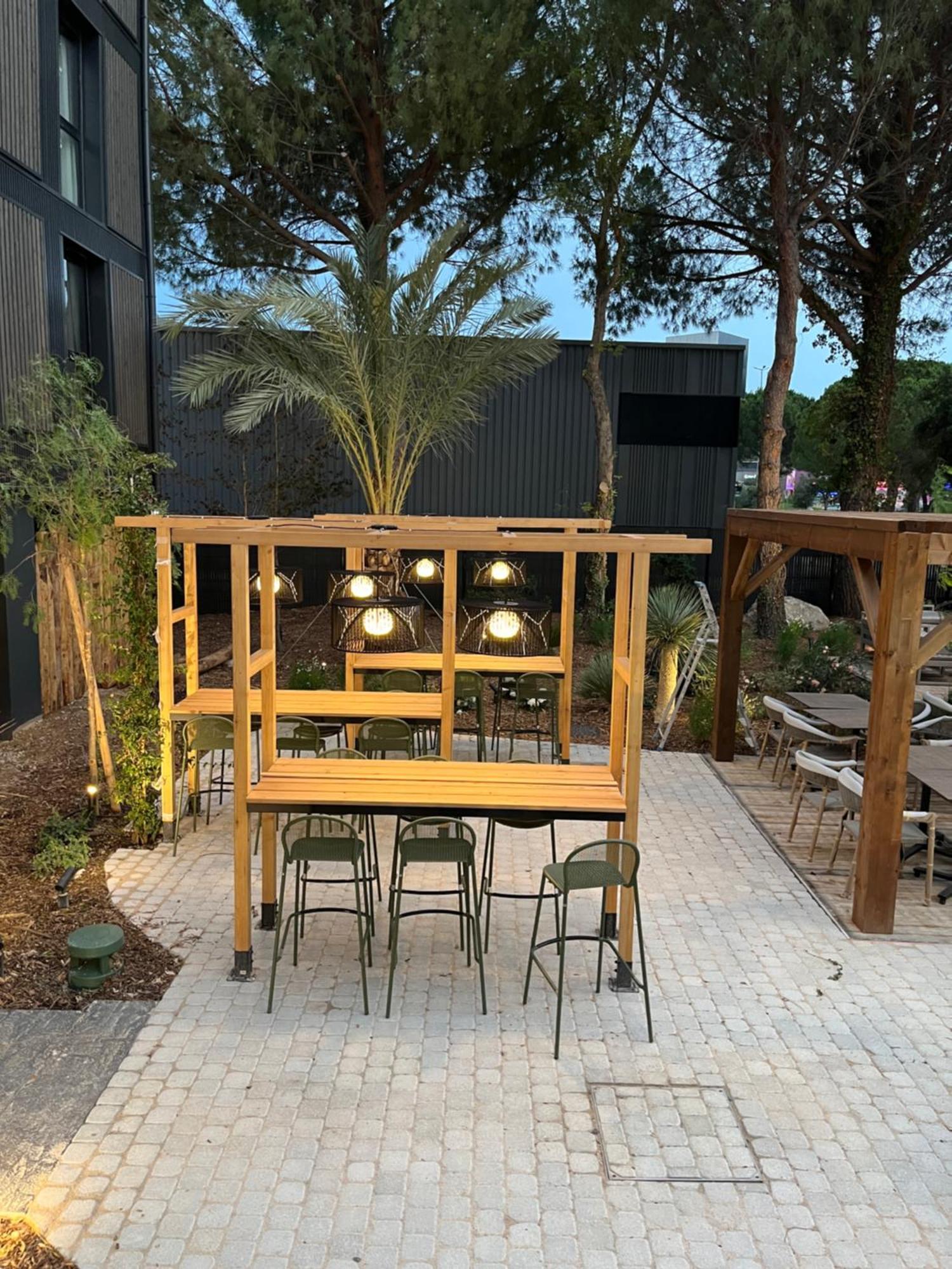 Hotel Le Relais Des Brasseurs - Aubagne Eksteriør bilde