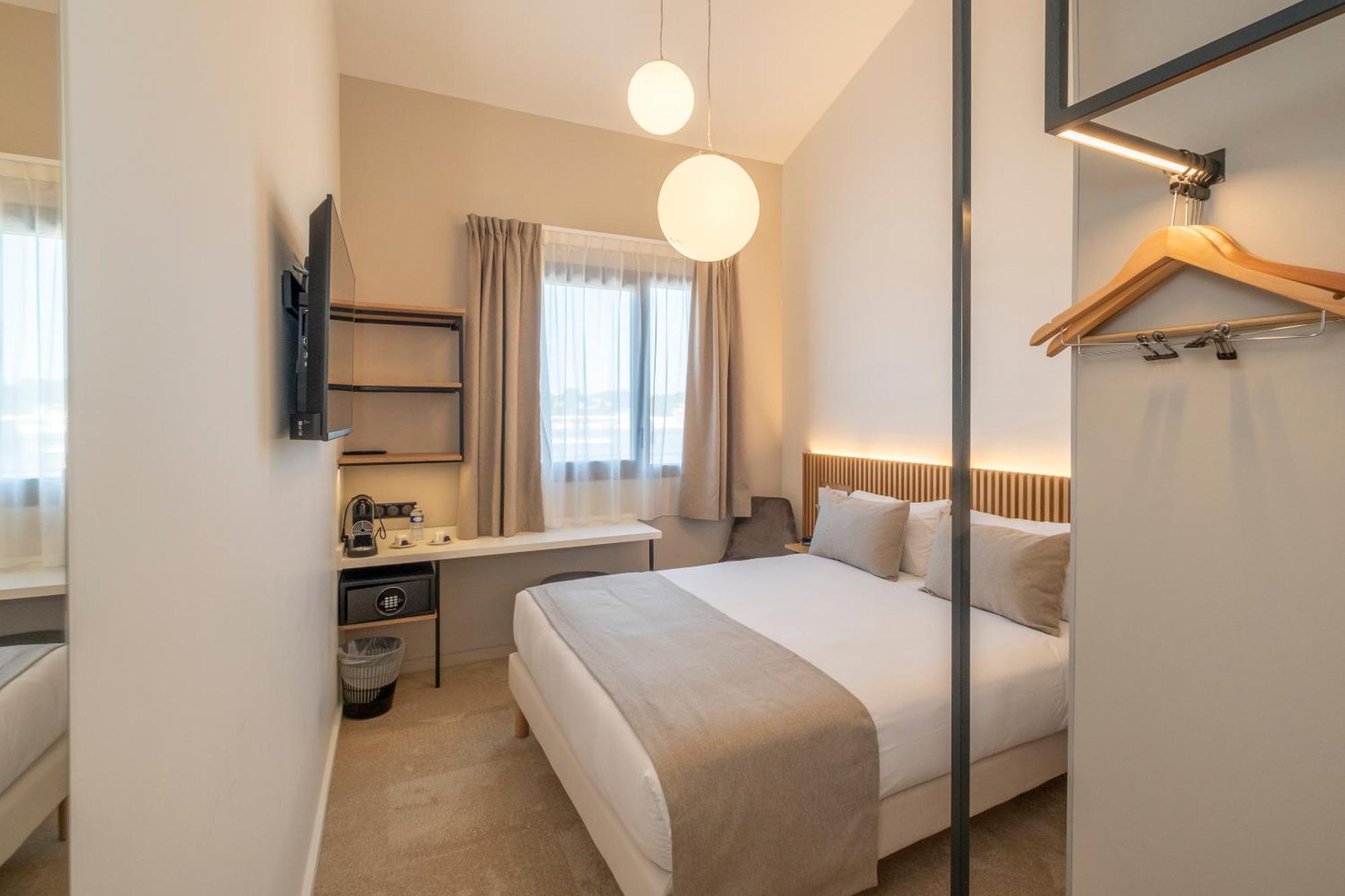 Hotel Le Relais Des Brasseurs - Aubagne Eksteriør bilde