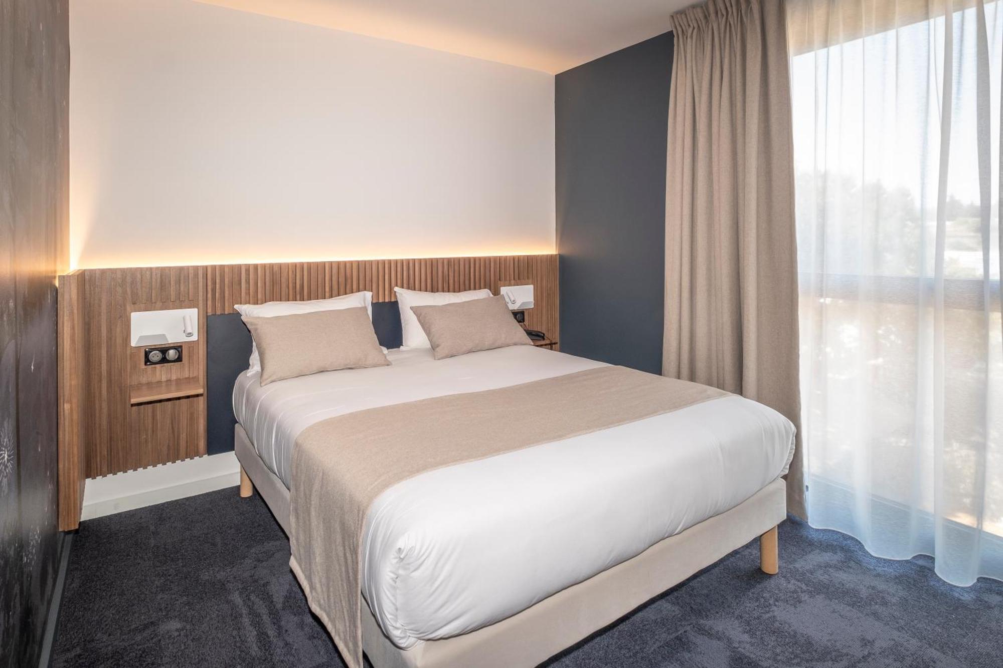 Hotel Le Relais Des Brasseurs - Aubagne Eksteriør bilde