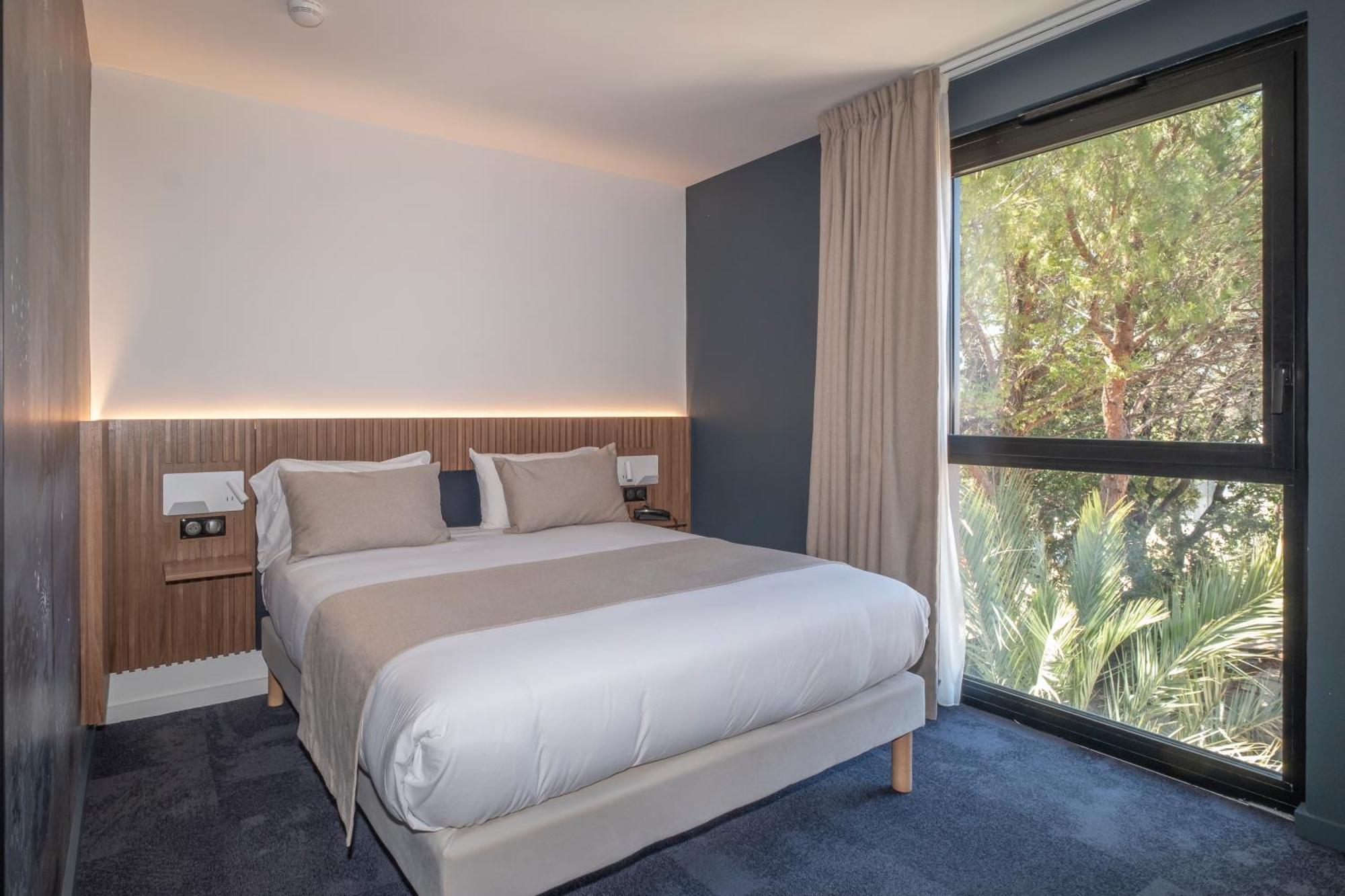 Hotel Le Relais Des Brasseurs - Aubagne Eksteriør bilde